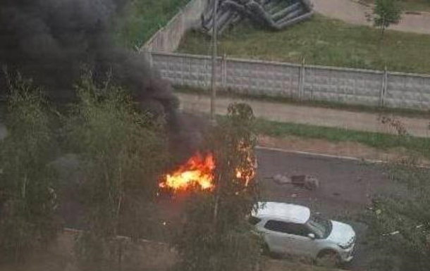 В микрорайоне для военных в Подмосковье взорвали автомобиль: есть погибший