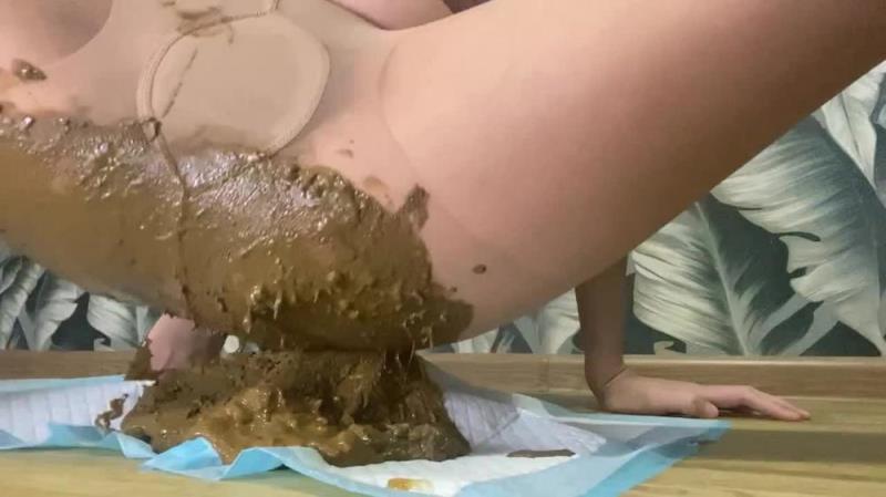 Poogirl – Juicy Shit Diarrhea In Nylons, Tearing Pantyhose, Smearing [HD 720P]