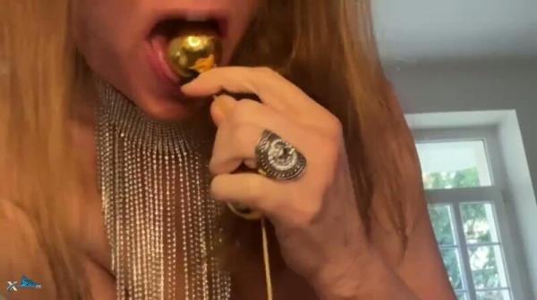 EnjoyMary - Sexy MILF plays with her love balls [FullHD 1080p]