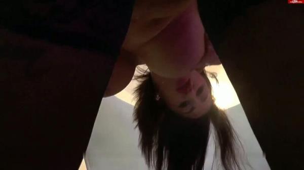 QueenParis - Ass walk show with a final surprise [FullHD 1080p]