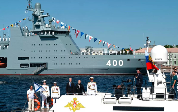 В России второй раз подряд отменили военно-морской парад в Петербурге