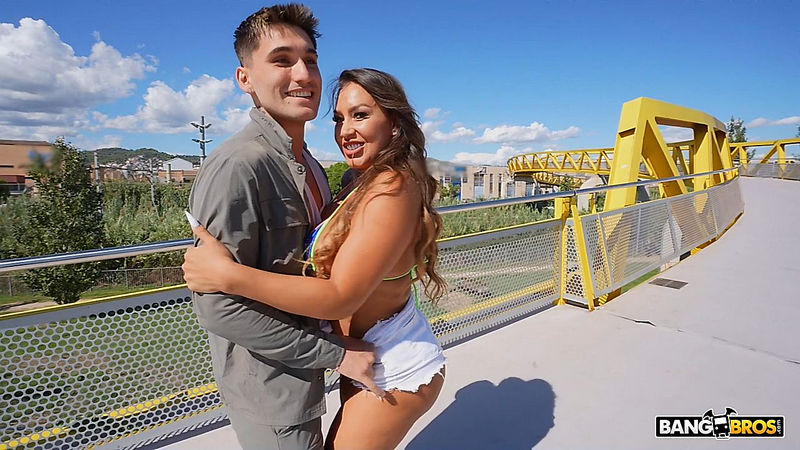 LaPaisita Oficial  Anal On The Pedestrian Bridge (PublicBang/BangBros) HD 720p