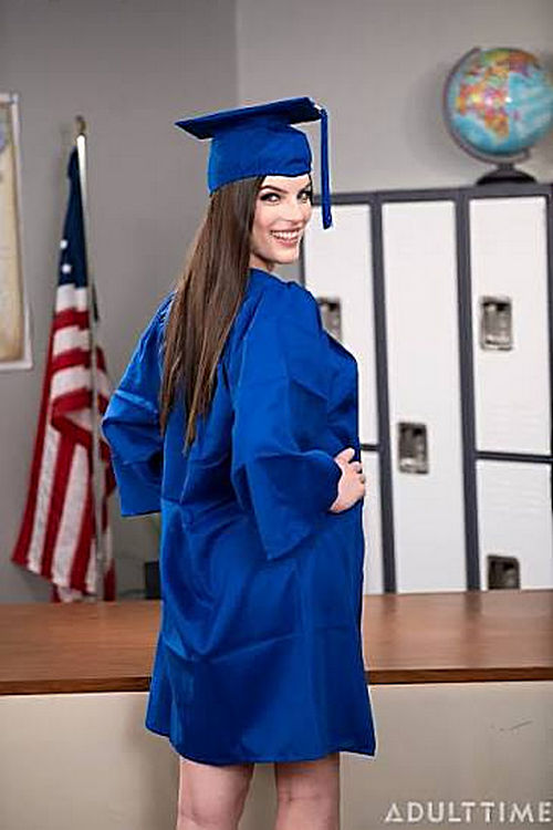 Fiona Frost (Graduation Day Debauchery) (Moderndaysins.org/AdultTime) FullHD 1080p