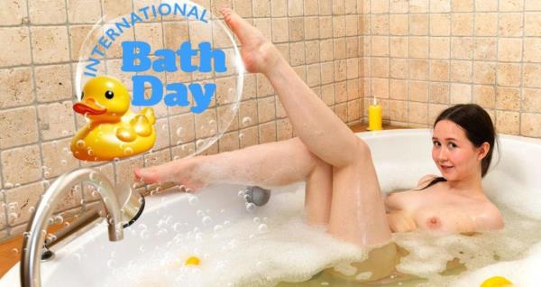 Lesly Nilson (aka Chloe Vale) - International Bath Day 2026 [UltraHD 4K 2160p]