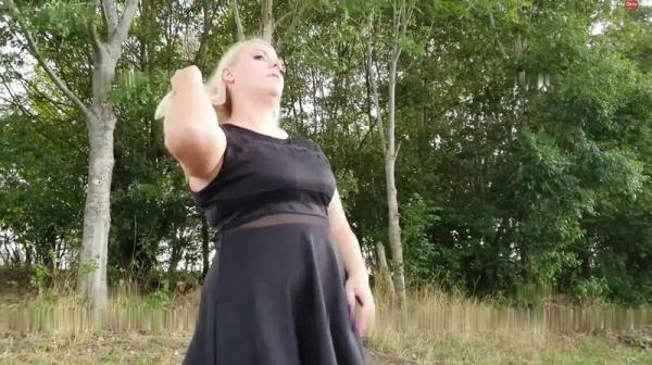 JessiBliss - I've never pissed that far before [FullHD 1080p]