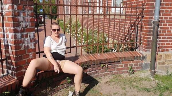 UserBitch - Quicky with a vibrator in the city [FullHD 1080p]