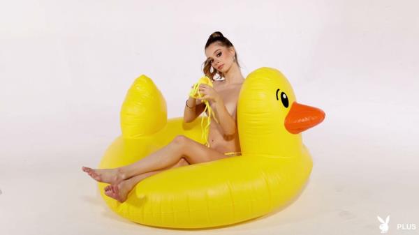 Molly Little - Bubble Tease [FullHD 1080p]