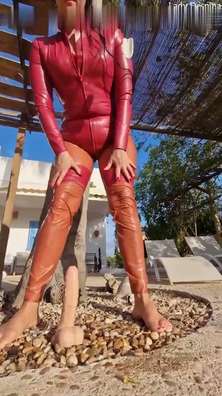Lady-Naomi-Rouge - POV - Der Doppel Dildo Piss [SD 608p]