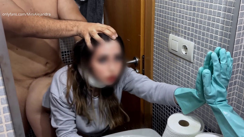 Stepdad Fucks Me In The Bathroom While I Was Cleaning MiniAlejandra (Onlyfans) FullHD 1080p