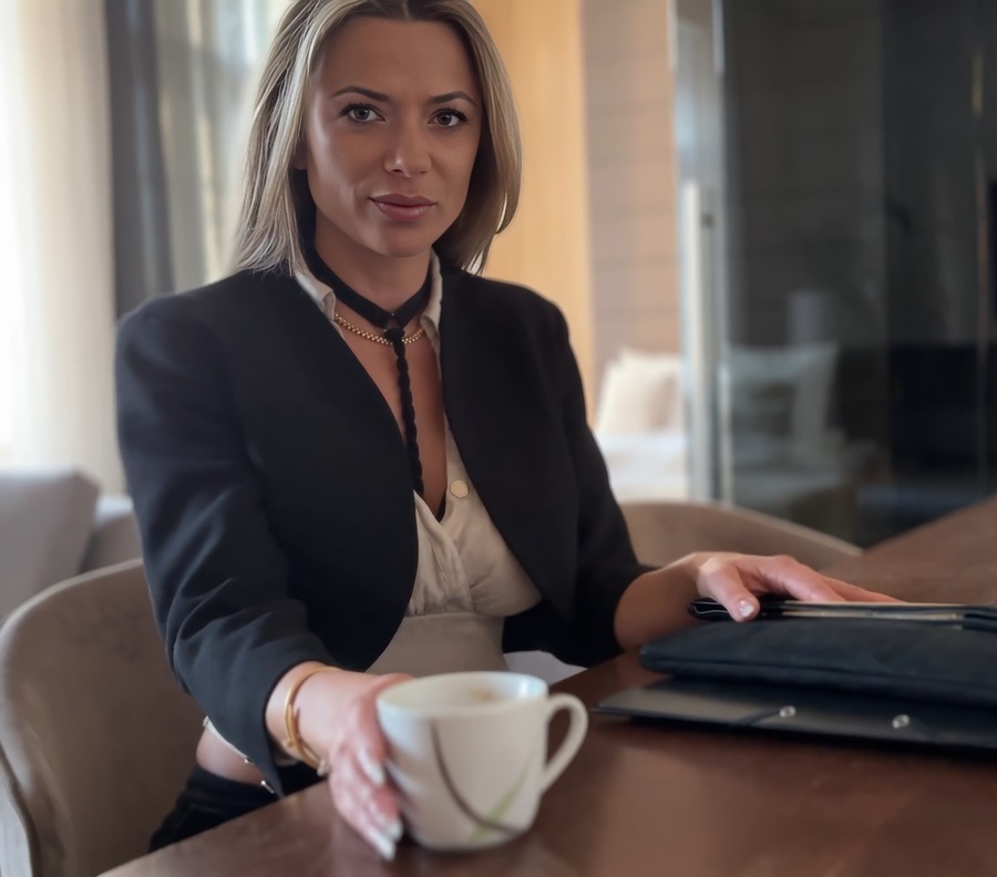 Shalina Devine A Luxurious Businesswoman Knows How To Make Profitable Deals