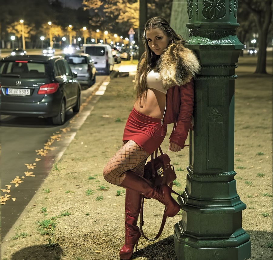 Julie Skyhigh Hot Escort Girl Working at Night