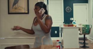 Девушка с клеем в волосах (2025)